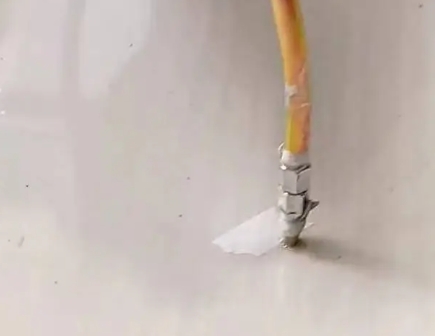 正安瓷砖空鼓维修公司专业解答在瓷砖铺贴过程中，如果使用的砂料过粗（如全部使用了粗砂），可能会导致以下问题